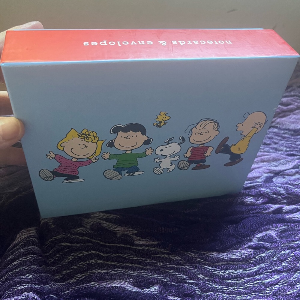 Peanuts Character deluxe notecards with glitter. - Picture 3 of 6